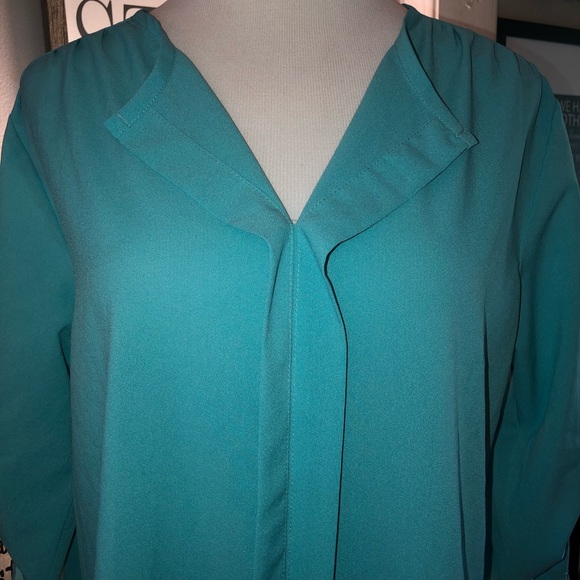 Bee Stitched blouse. Size Medium. - Picture 2 of 7